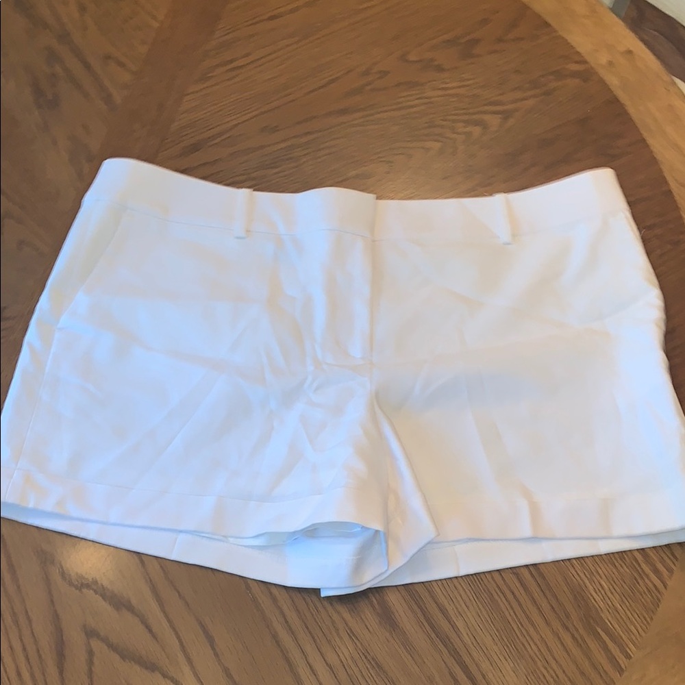 Ann Taylor White Womens Shorts NWT Size 18